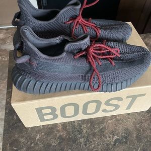 Size 14 Yeezy’s only been wore 2 times.